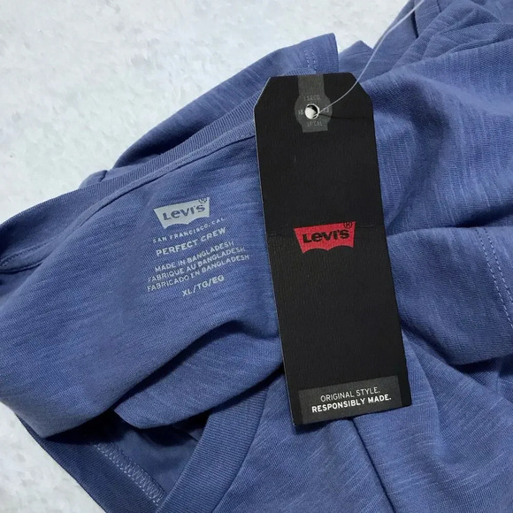 Levi's NWT Blue Perfect Crew Graphic Tee Women XL - Picture 7 of 8